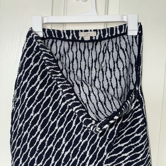 Ann Taylor Loft Women's Tulip Mini Skirt XS Navy White Geometric Pattern Casual - Picture 8 of 8